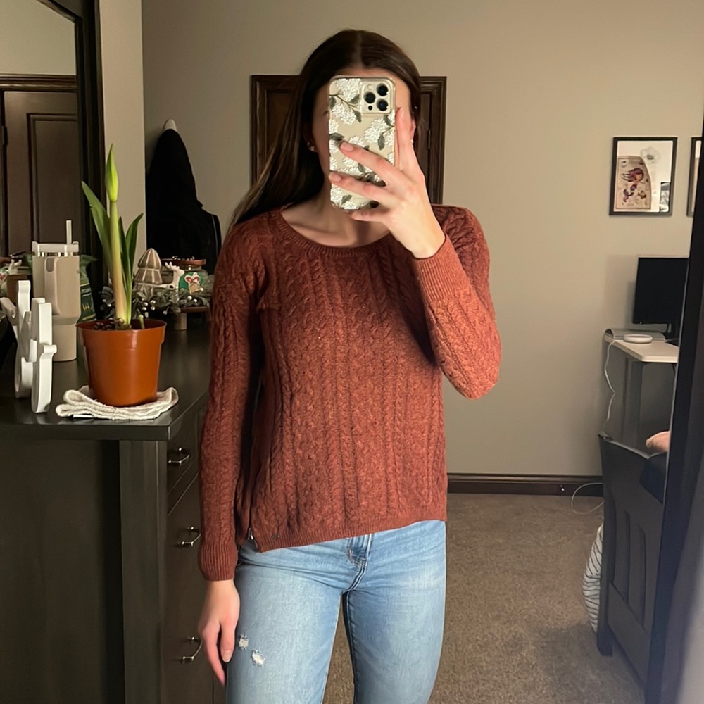 American Eagle Sweater